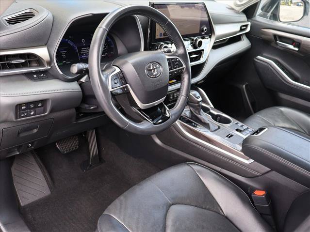 Certified 2024 Toyota Highlander Limited AWD/4WD image 12