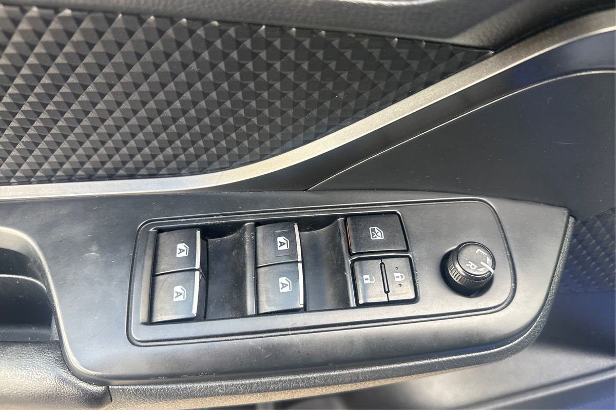 Used 2018 Toyota C-HR XLE image 29