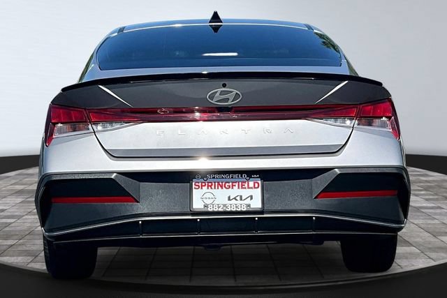 Used 2025 Hyundai Elantra Sport FWD image 5