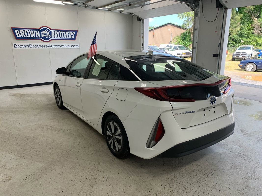 Used 2018 Toyota Prius Prime Plus image 4