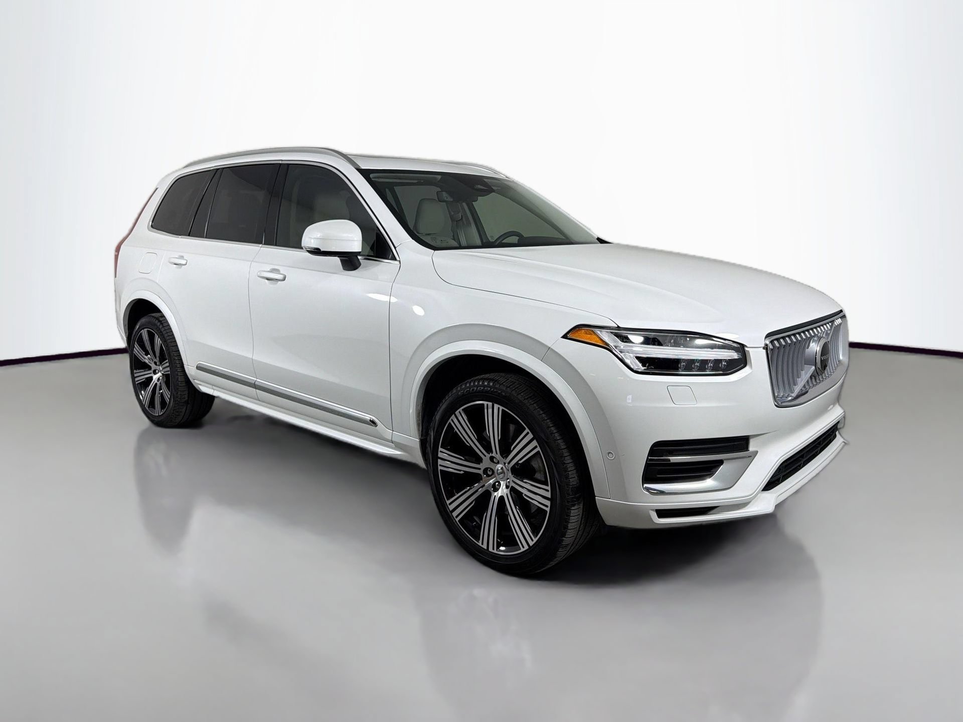 Certified 2025 Volvo XC90 T8 Plus w/ Protection Package Premier AWD/4WD image 3