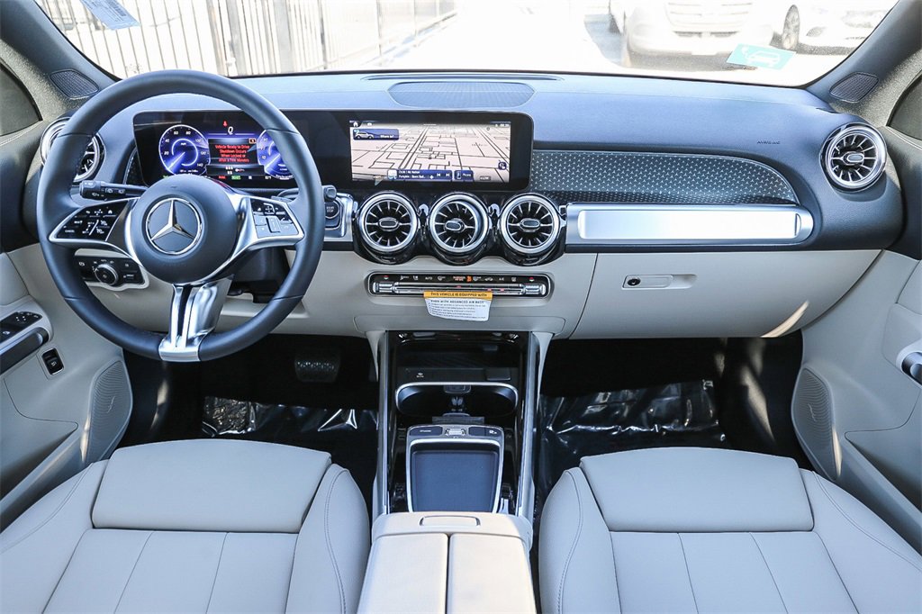 Used 2024 Mercedes-Benz EQB 300 4MATIC image 12