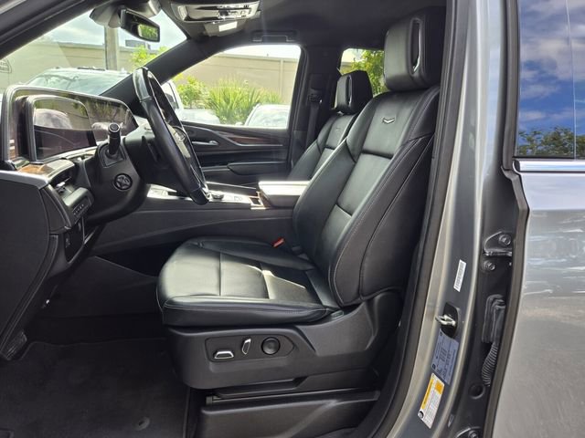 Used 2023 Cadillac Escalade Luxury AWD/4WD image 13