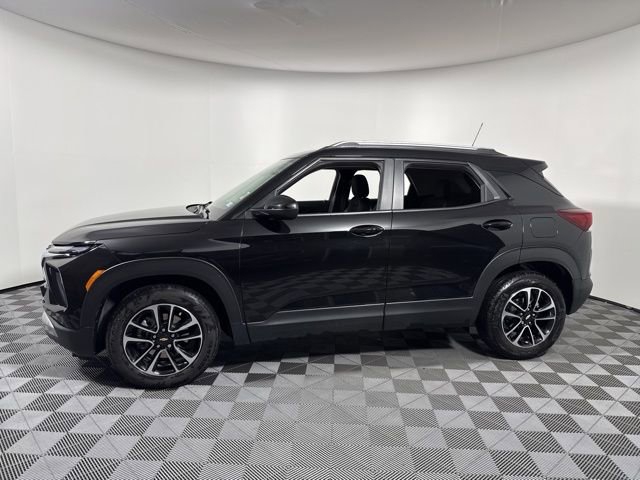 Used 2025 Chevrolet TrailBlazer LT image 3