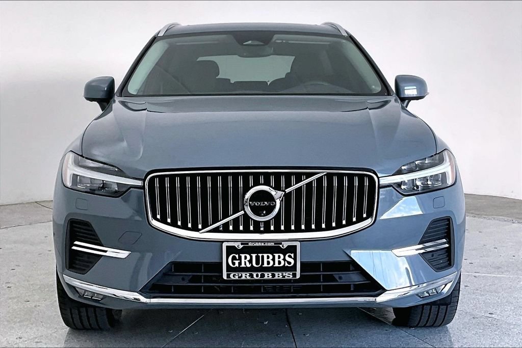 Certified 2023 Volvo XC60 B5 Plus AWD/4WD image 3