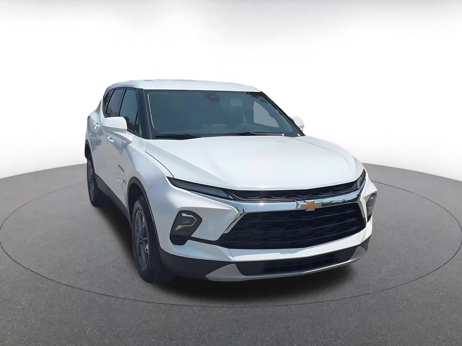 Used 2025 Chevrolet Blazer LT FWD image 3
