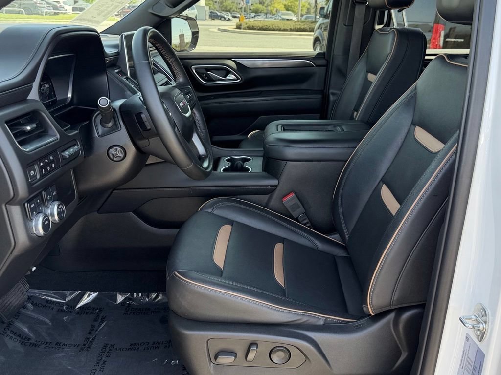 Used 2023 GMC Yukon AT4 w/ AT4 Premium Package AWD/4WD image 16