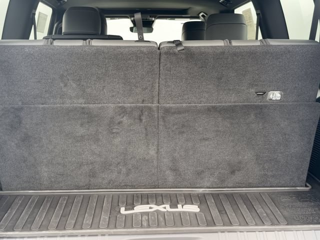 Used 2025 Lexus GX 550 w/ Accessory Package (2T) AWD/4WD image 31