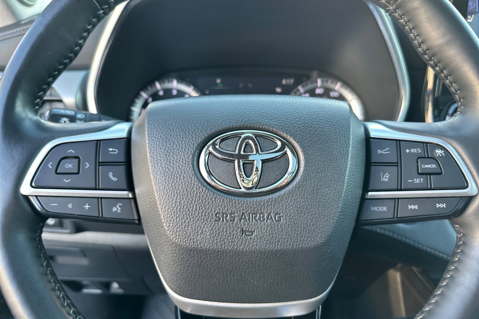 Certified 2022 Toyota Highlander Platinum image 30