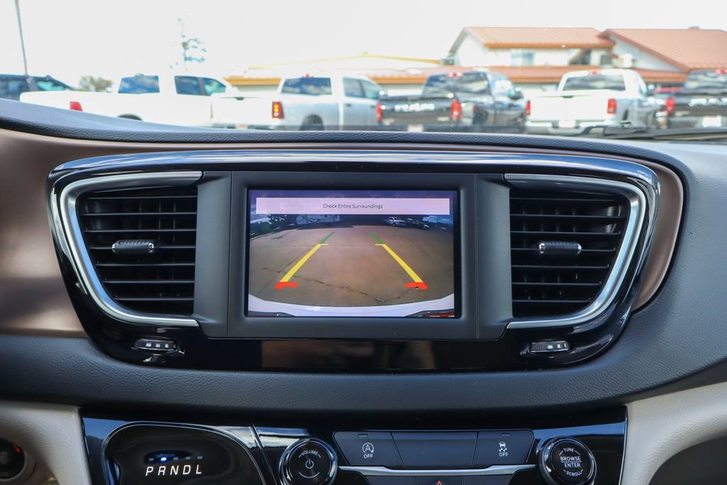 Used 2022 Chrysler Voyager LX FWD image 23