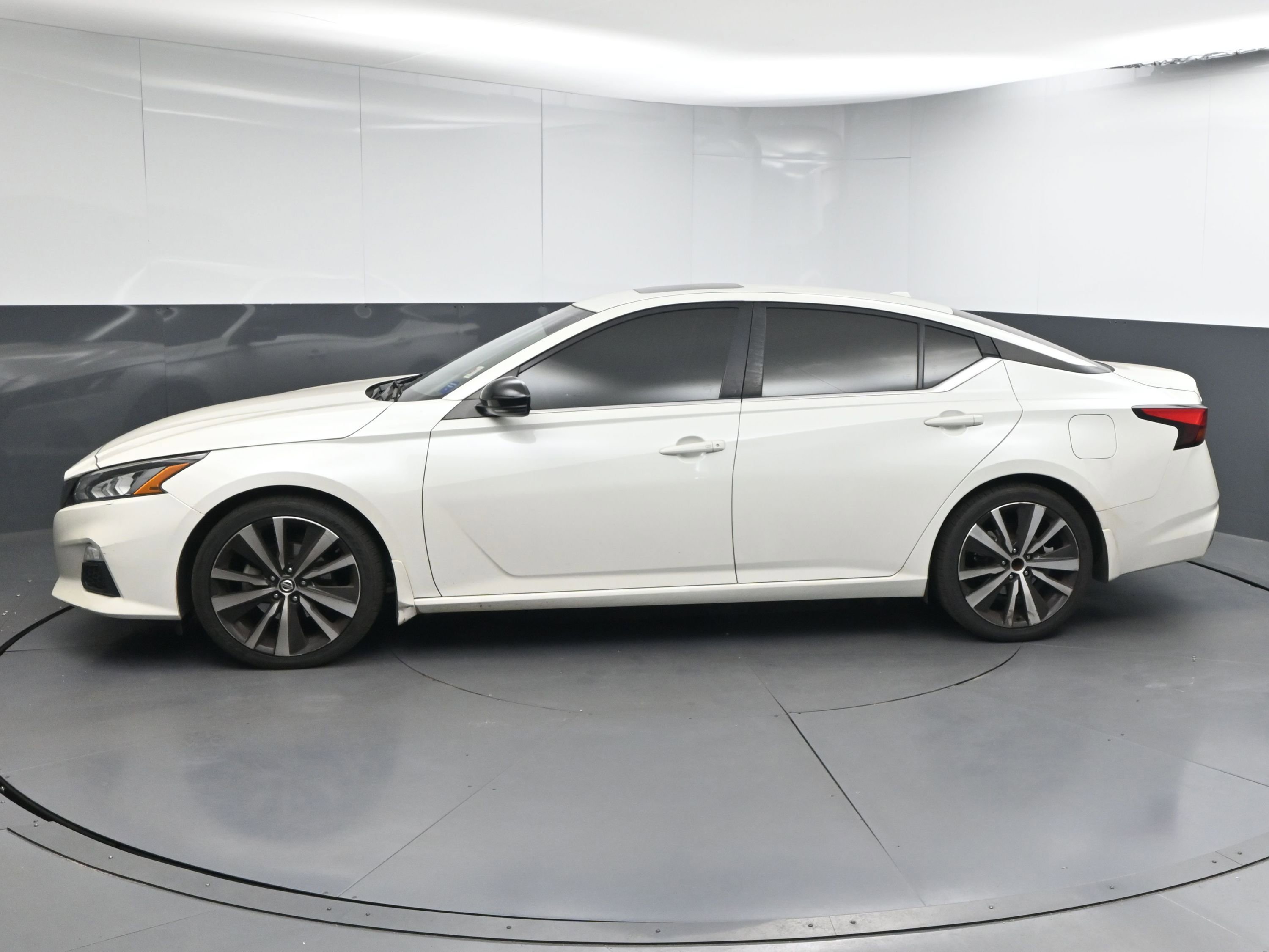 Used 2019 Nissan Altima 2.5 SR w/ SR Premium Package image 5