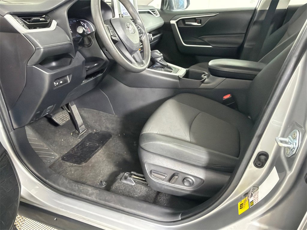 Used 2024 Toyota RAV4 XLE image 9