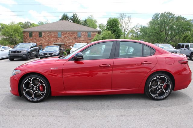 Used 2022 Alfa Romeo Giulia Veloce AWD/4WD image 5