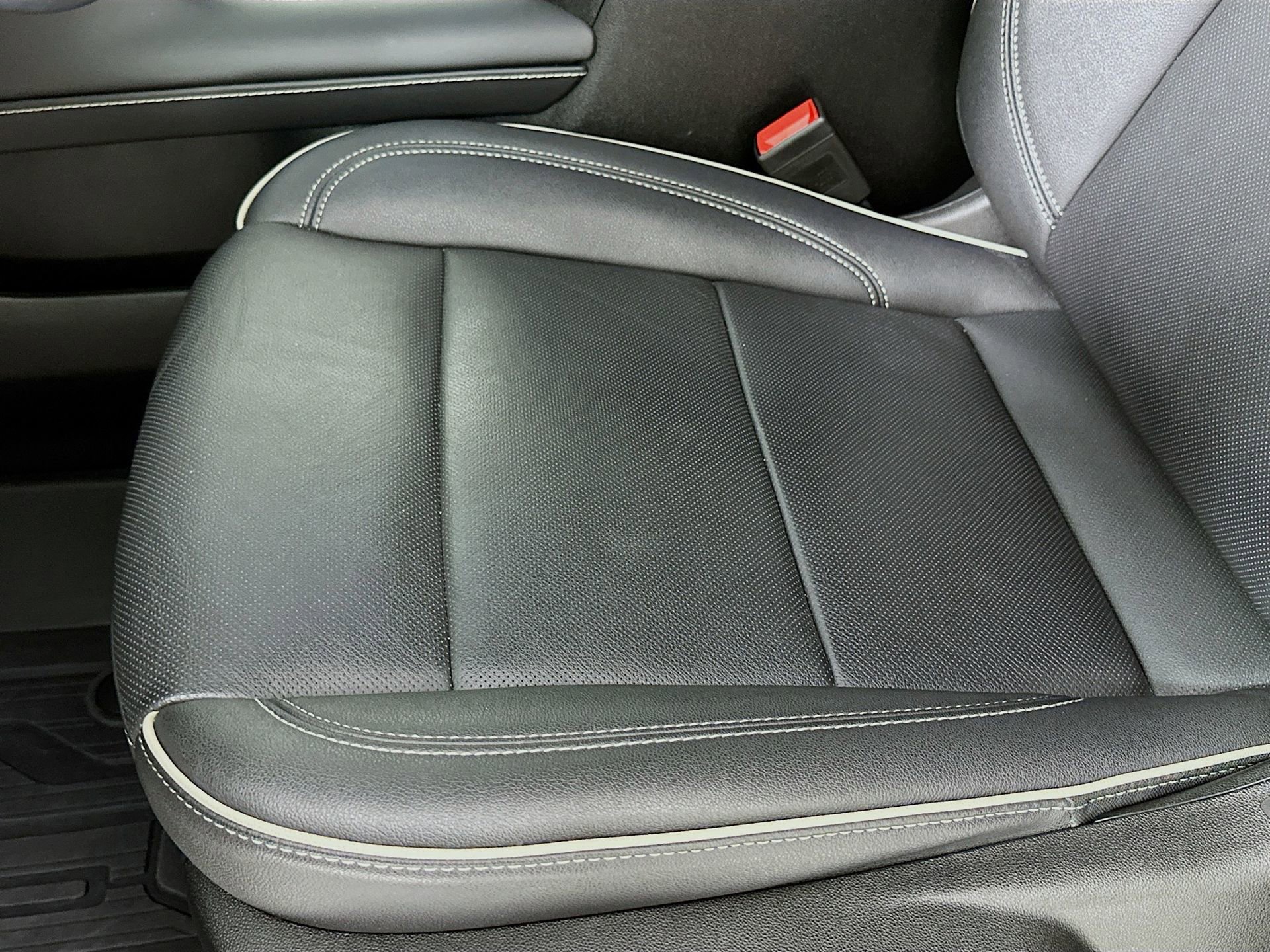 Used 2023 GMC Yukon XL SLT w/ LPO, Floor Liner Package image 21