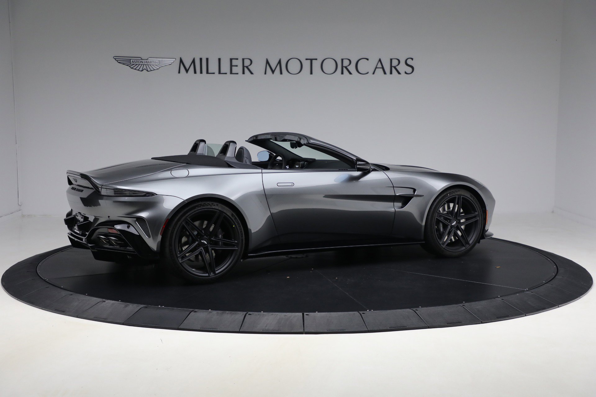 New 2026 Aston Martin V8 Vantage Roadster image 8