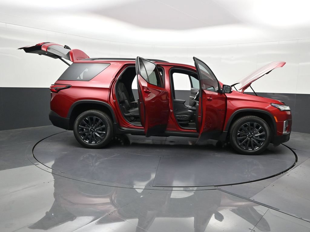 Used 2023 Chevrolet Traverse RS image 33