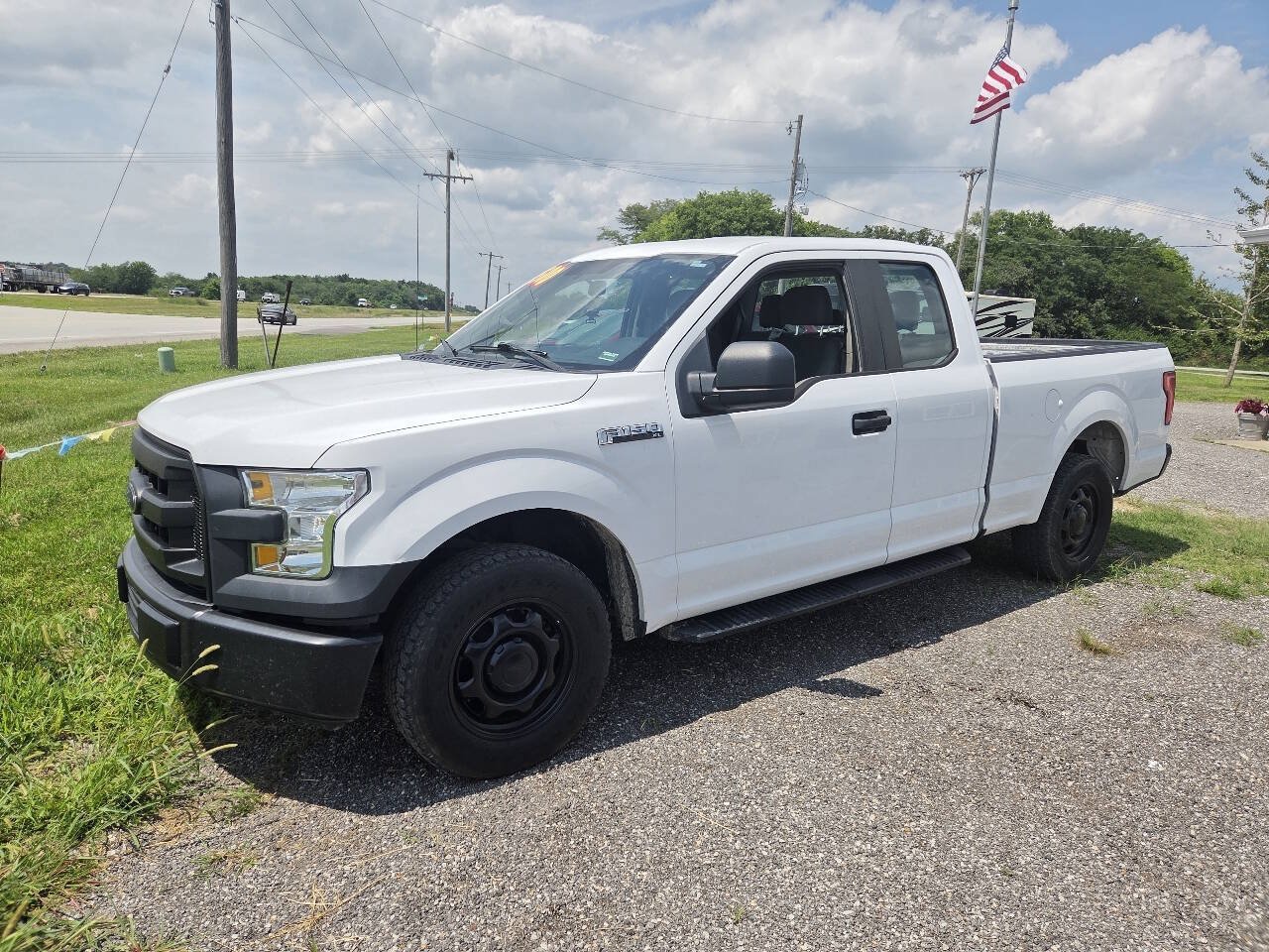 Used 2017 Ford F150 XL w/ Trailer Tow Package RWD image 1