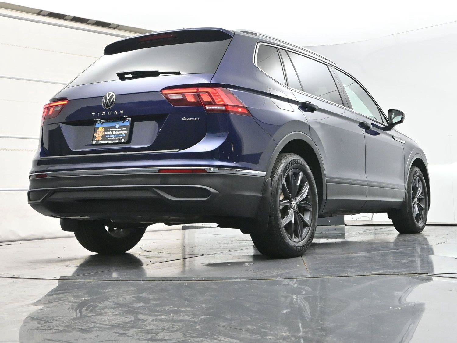 Used 2022 Volkswagen Tiguan SE AWD/4WD image 28