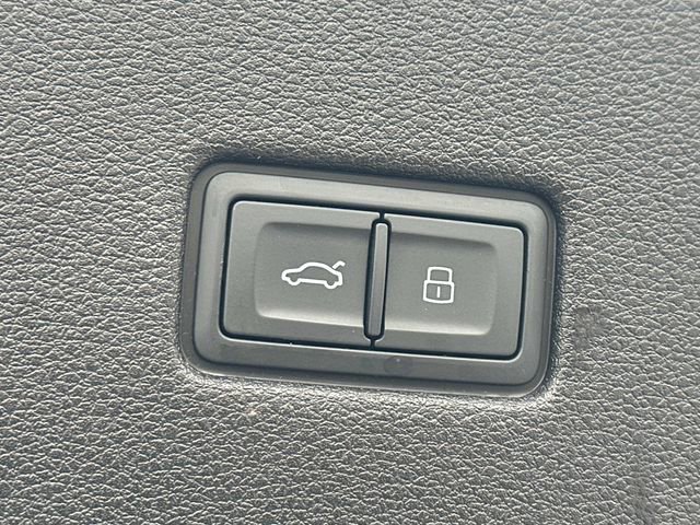 Used 2023 Audi RS Q8 w/ Black Optic Package image 20