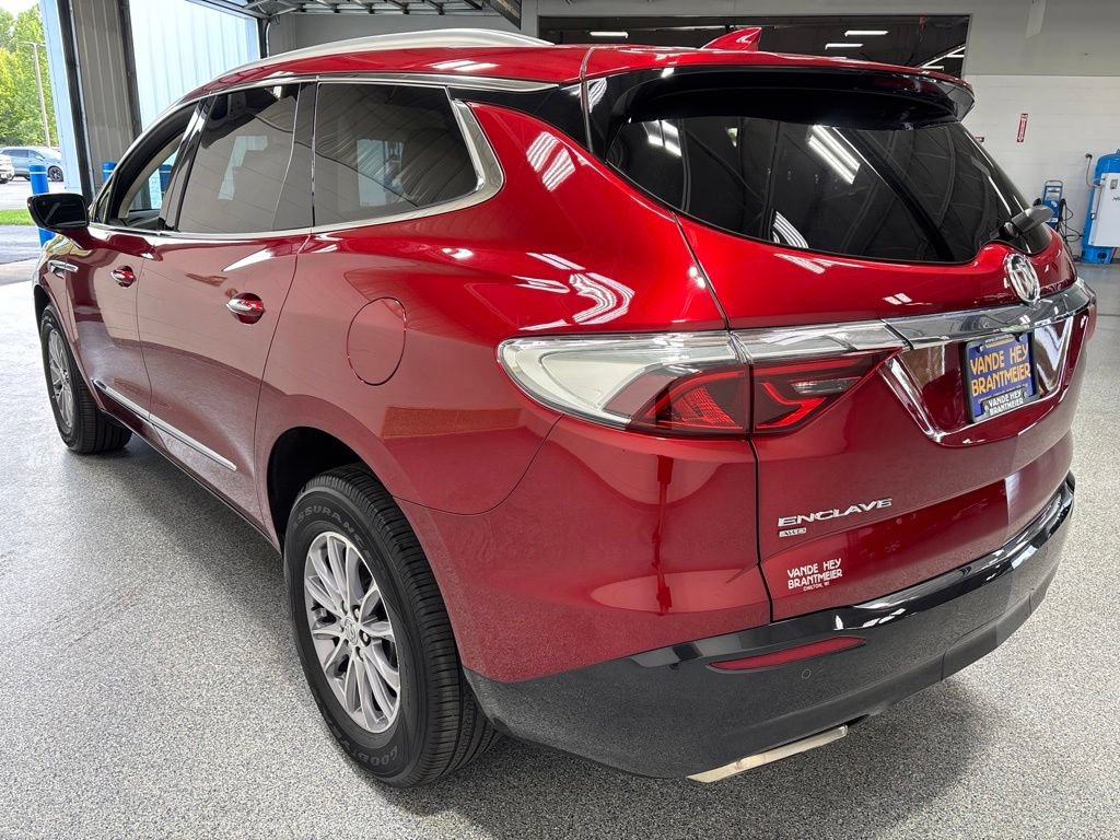 Used 2023 Buick Enclave Essence AWD/4WD image 5
