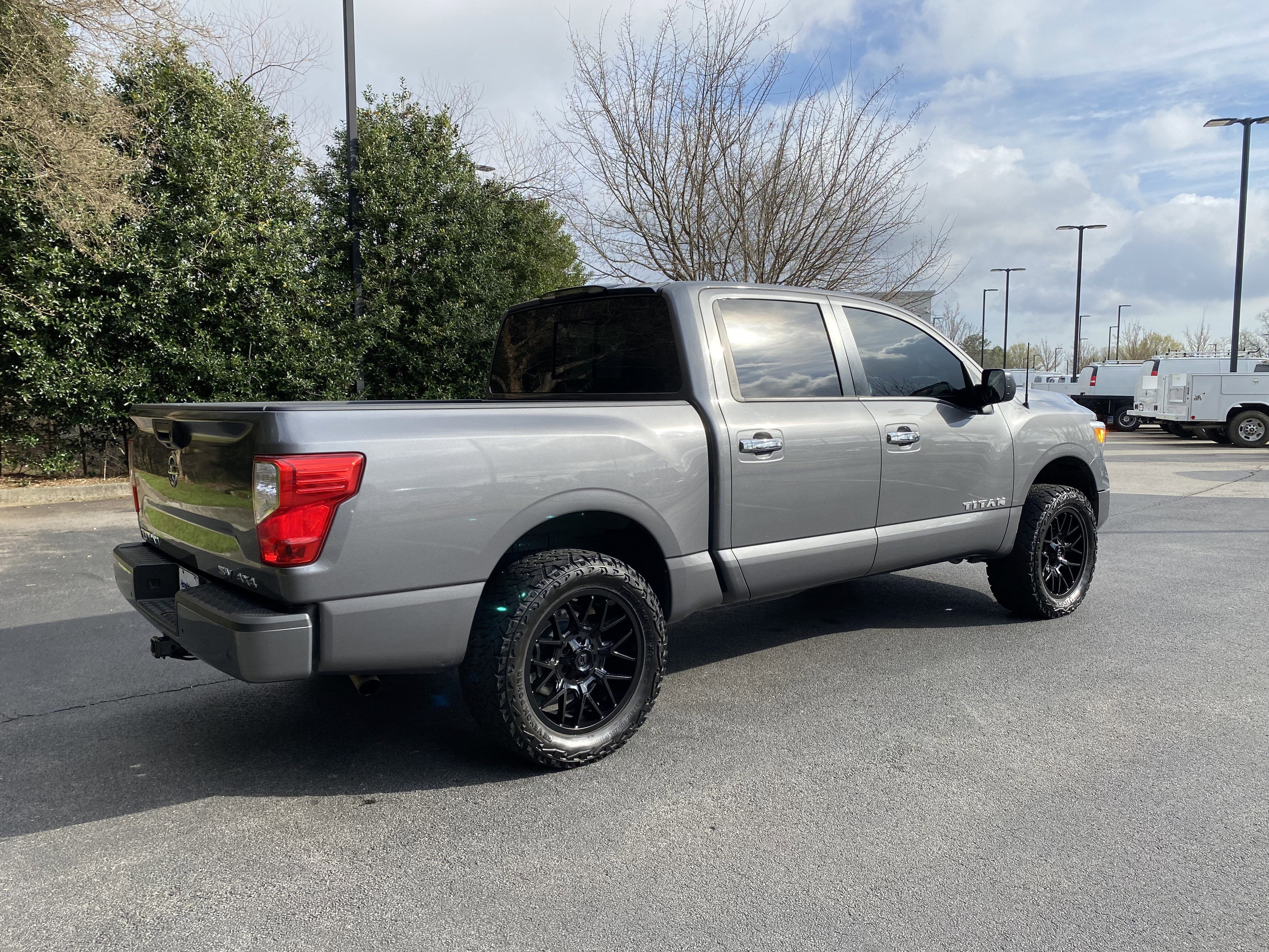 Used 2021 Nissan Titan SV AWD/4WD image 9