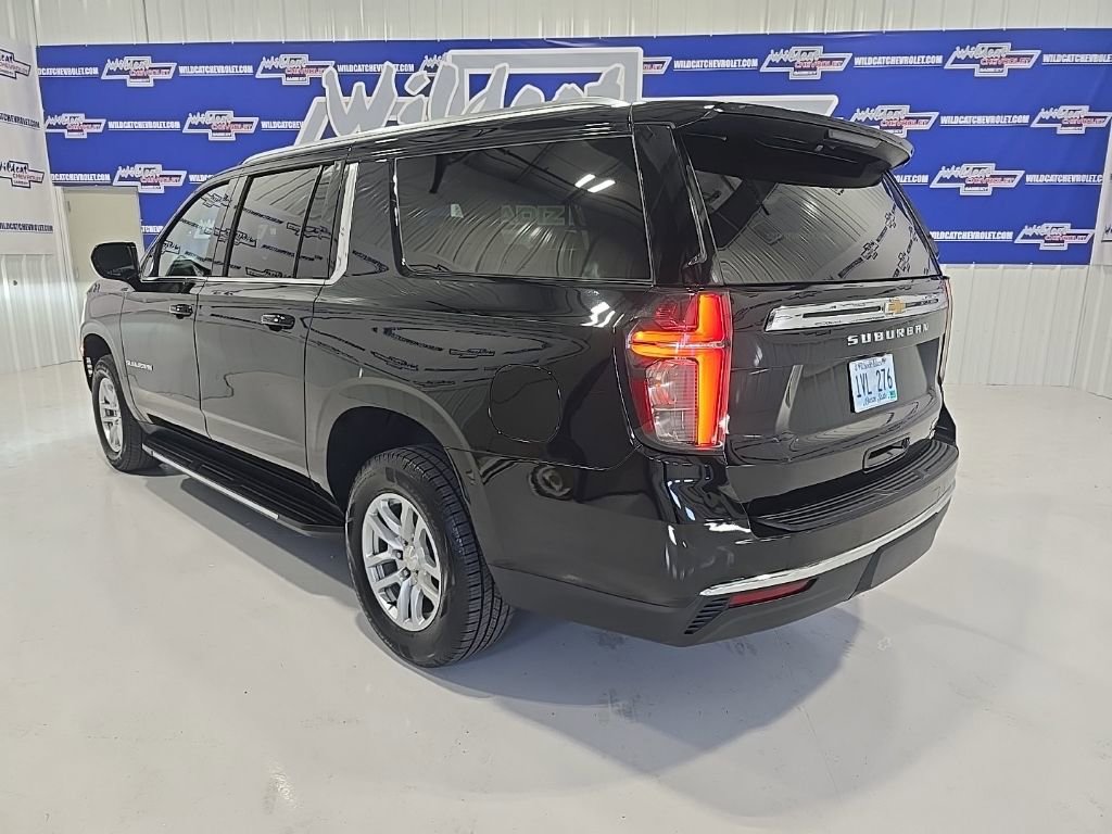 Used 2024 Chevrolet Suburban LT image 6