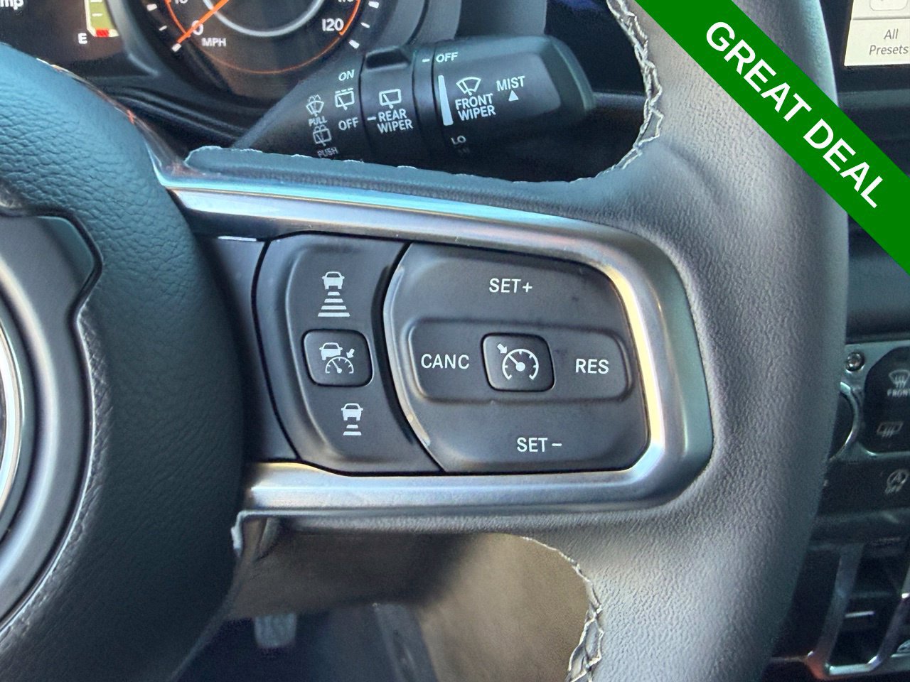 Used 2026 Jeep Wrangler Unlimited Sahara AWD/4WD image 19