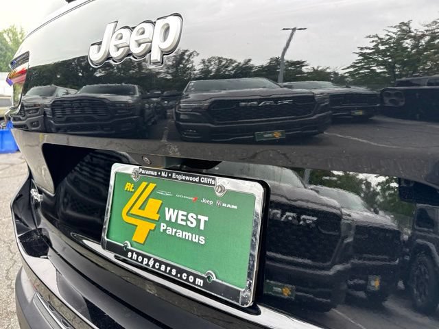 Used 2025 Jeep Grand Cherokee L Laredo w/ Luxury Tech Group I AWD/4WD image 16