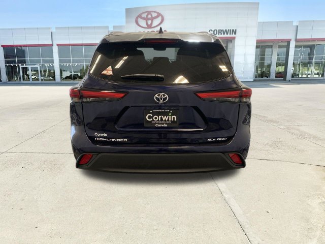 Used 2021 Toyota Highlander XLE AWD/4WD image 8