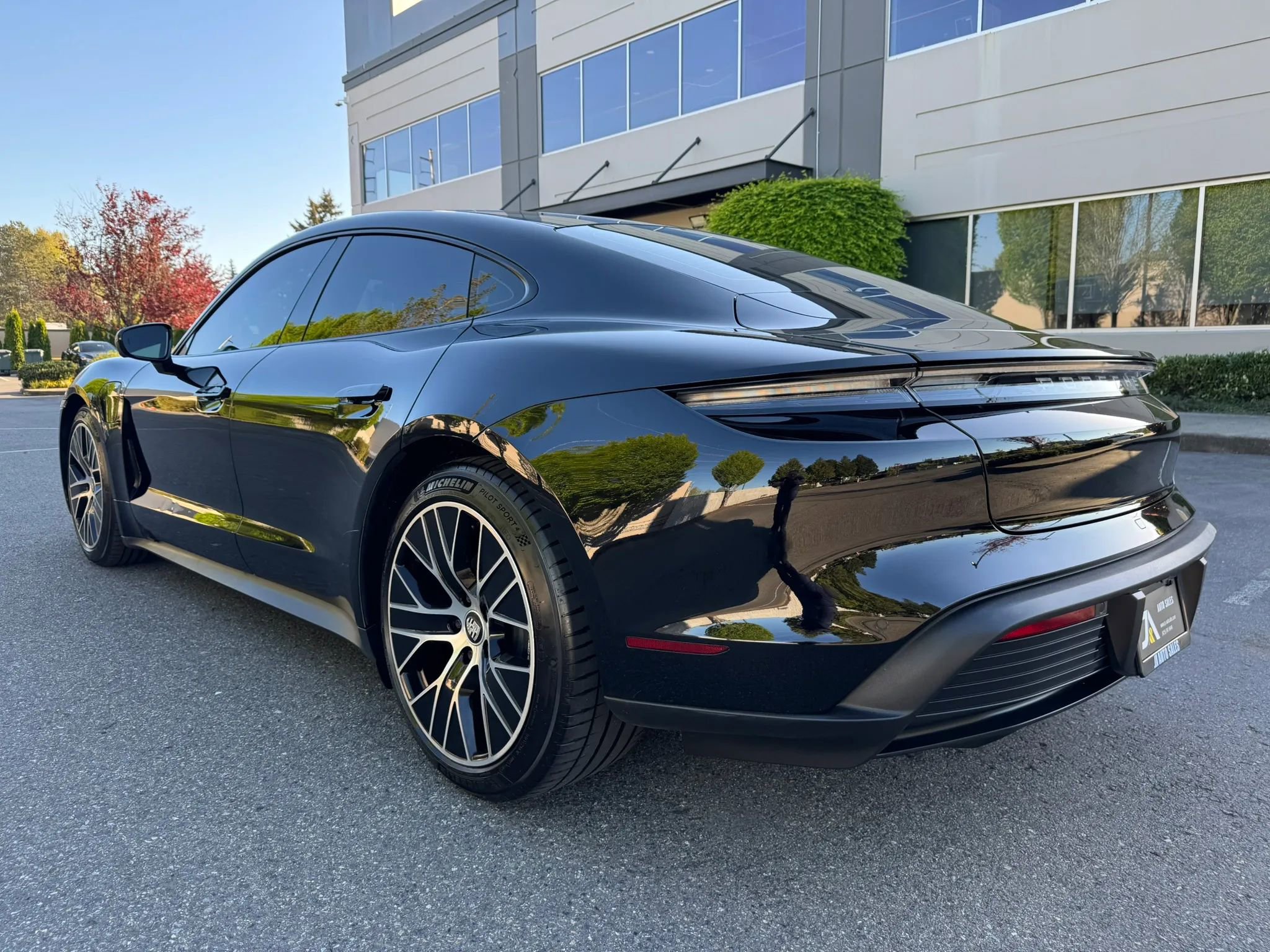 Used 2021 Porsche Taycan RWD image 8