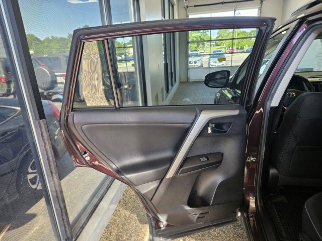 Used 2018 Toyota RAV4 XLE AWD/4WD image 16