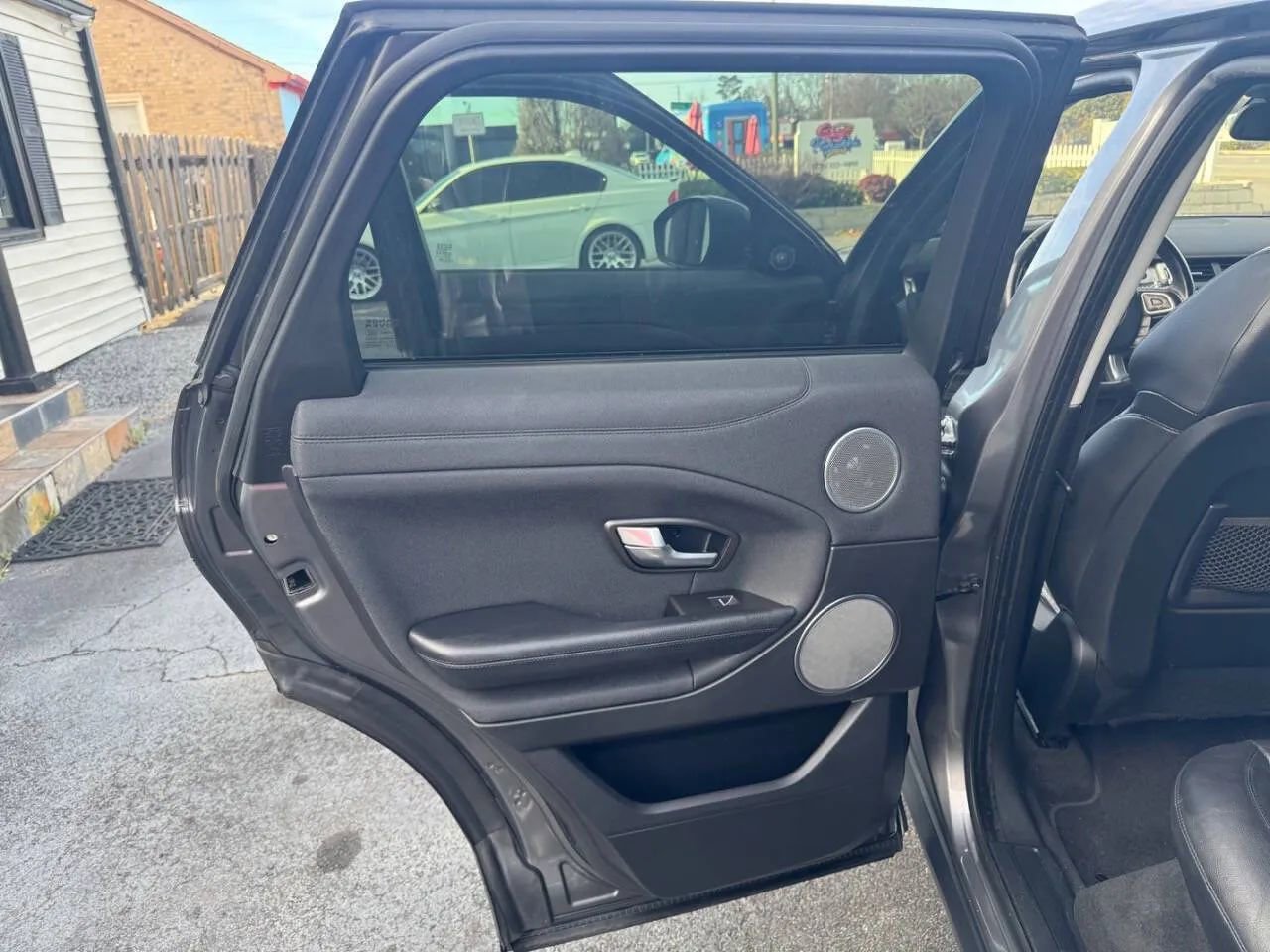 Used 2017 Land Rover Range Rover Evoque SE image 23