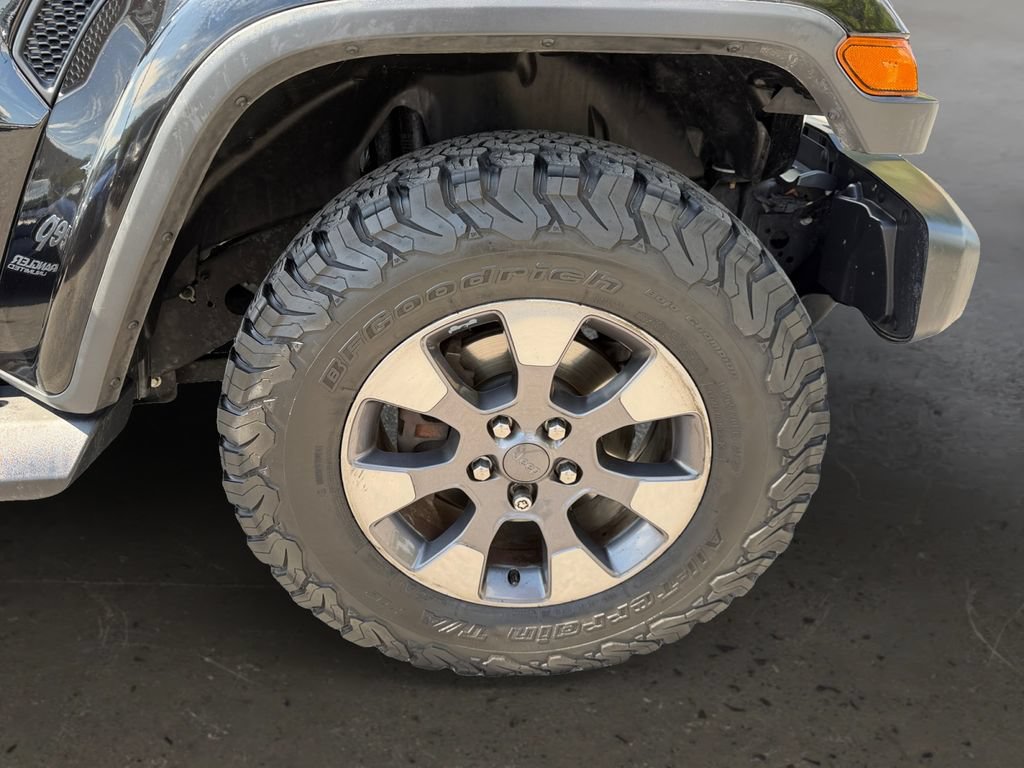Used 2019 Jeep Wrangler Unlimited Sahara AWD/4WD image 26