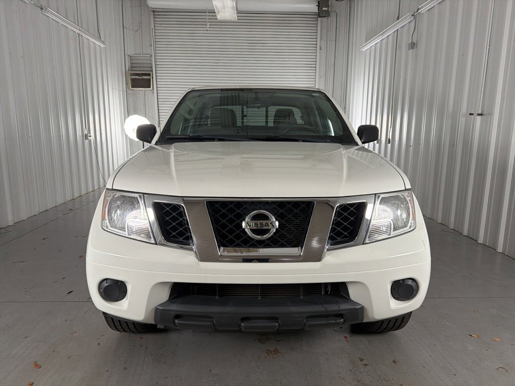 Used 2019 Nissan Frontier SV image 2