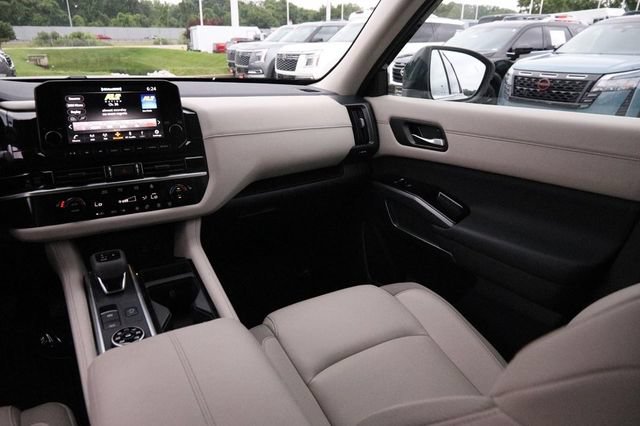 Certified 2025 Nissan Pathfinder SL AWD/4WD image 28