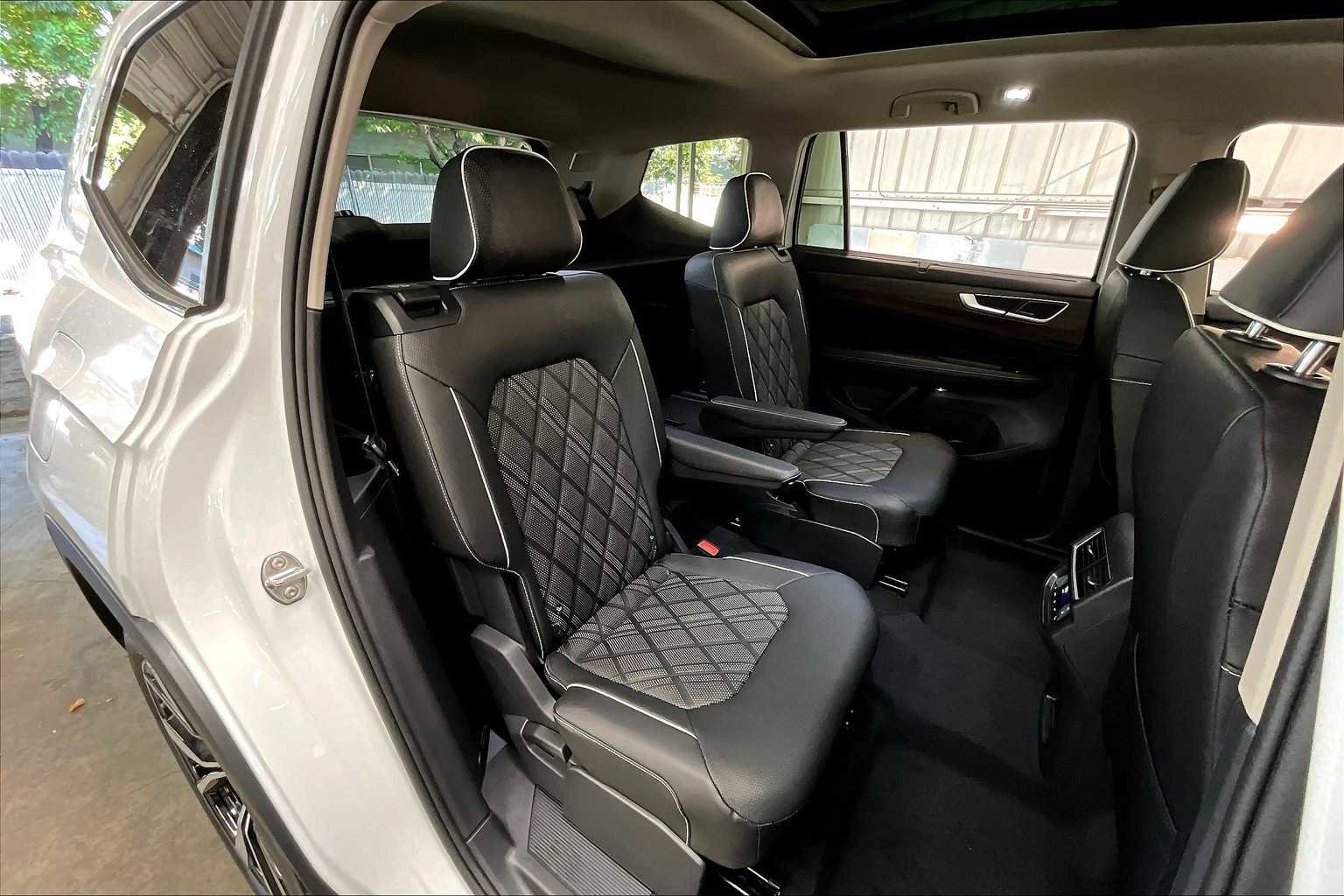 New 2026 Volkswagen Atlas SEL Premium R-Line image 25