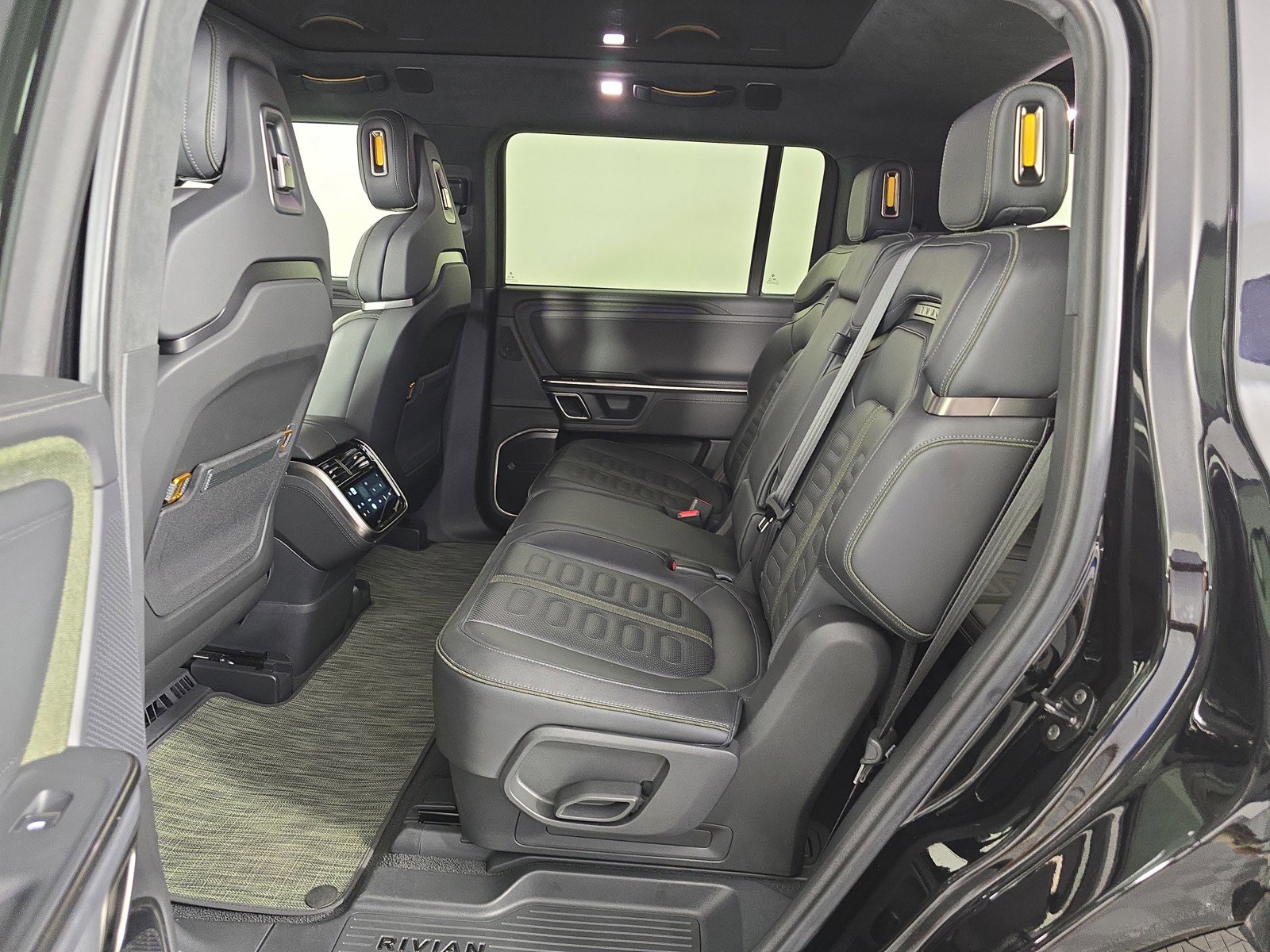 Used 2024 Rivian R1S Adventure AWD/4WD image 21