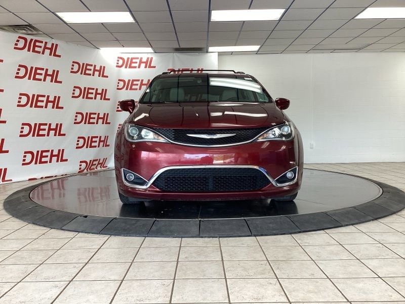 Used 2017 Chrysler Pacifica Touring-L FWD image 2