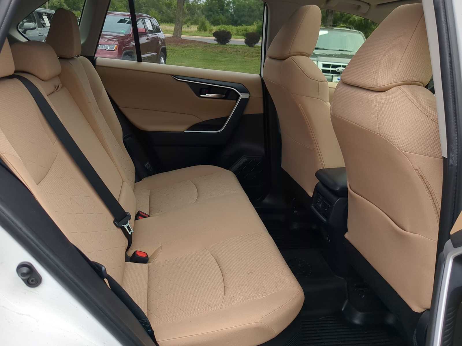 Used 2020 Toyota RAV4 XLE image 22