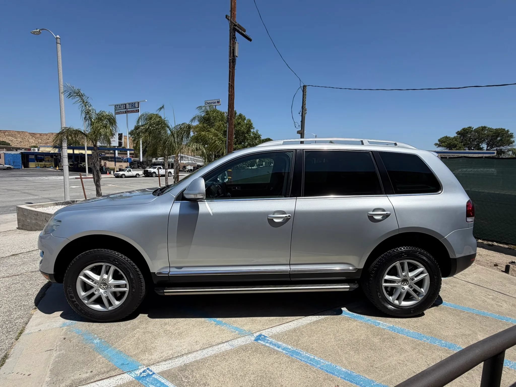 Used 2008 Volkswagen Touareg V6 AWD/4WD image 6