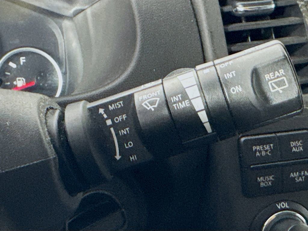 Used 2012 Nissan Pathfinder LE RWD image 13