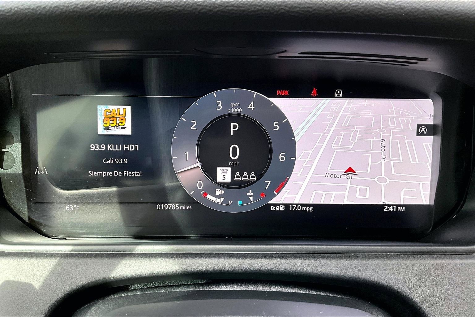 Certified 2025 Land Rover Range Rover Velar Dynamic SE image 20