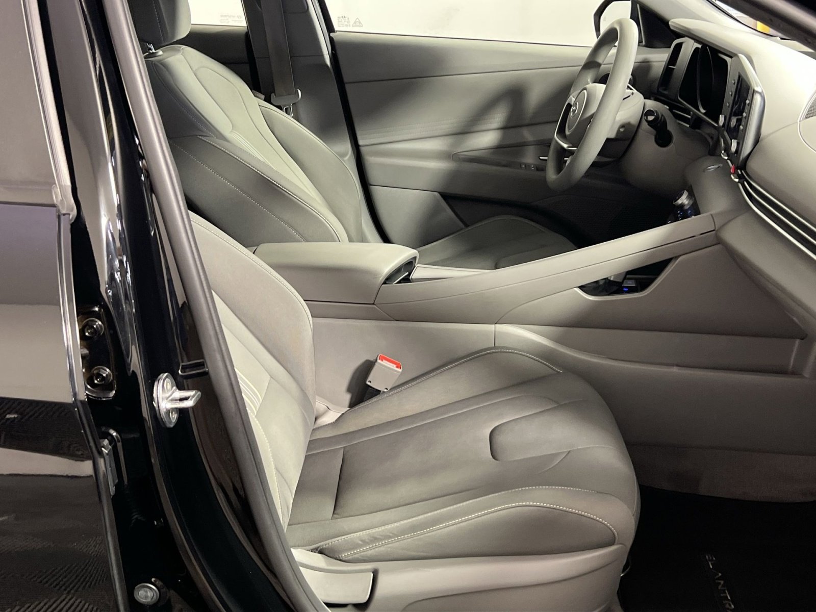 Used 2023 Hyundai Elantra Blue w/ Preferred Accessory Package image 28