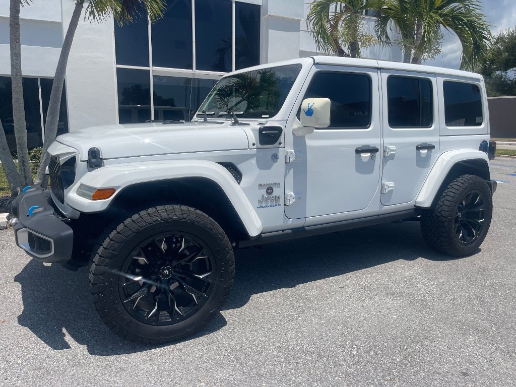 Used 2023 Jeep Wrangler Unlimited Sahara AWD/4WD image 38