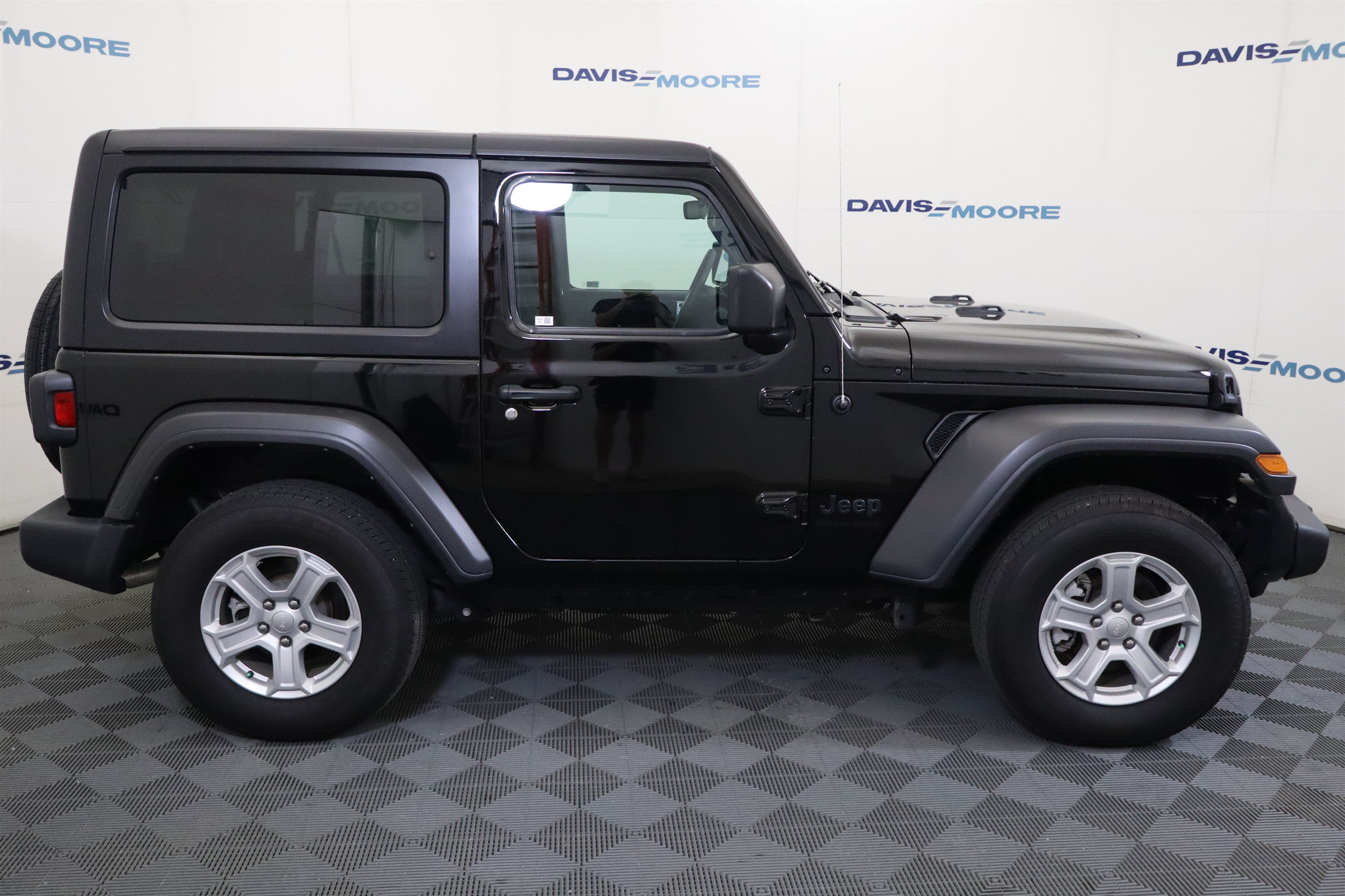 Used 2023 Jeep Wrangler Sport AWD/4WD image 5