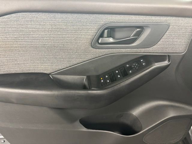 Used 2023 Nissan Rogue S image 19