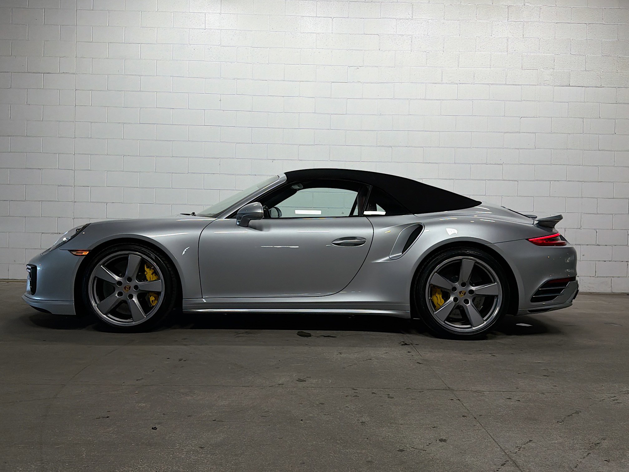 Used 2018 Porsche 911 Turbo S image 2