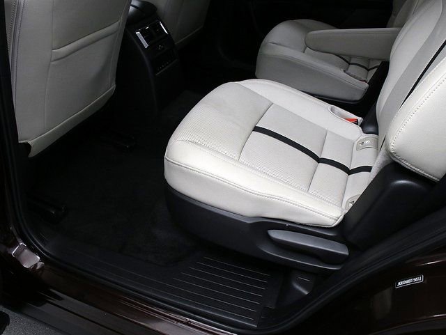 Used 2024 MAZDA CX-90 Plug-In Hybrid w/ Premium Pkg image 28