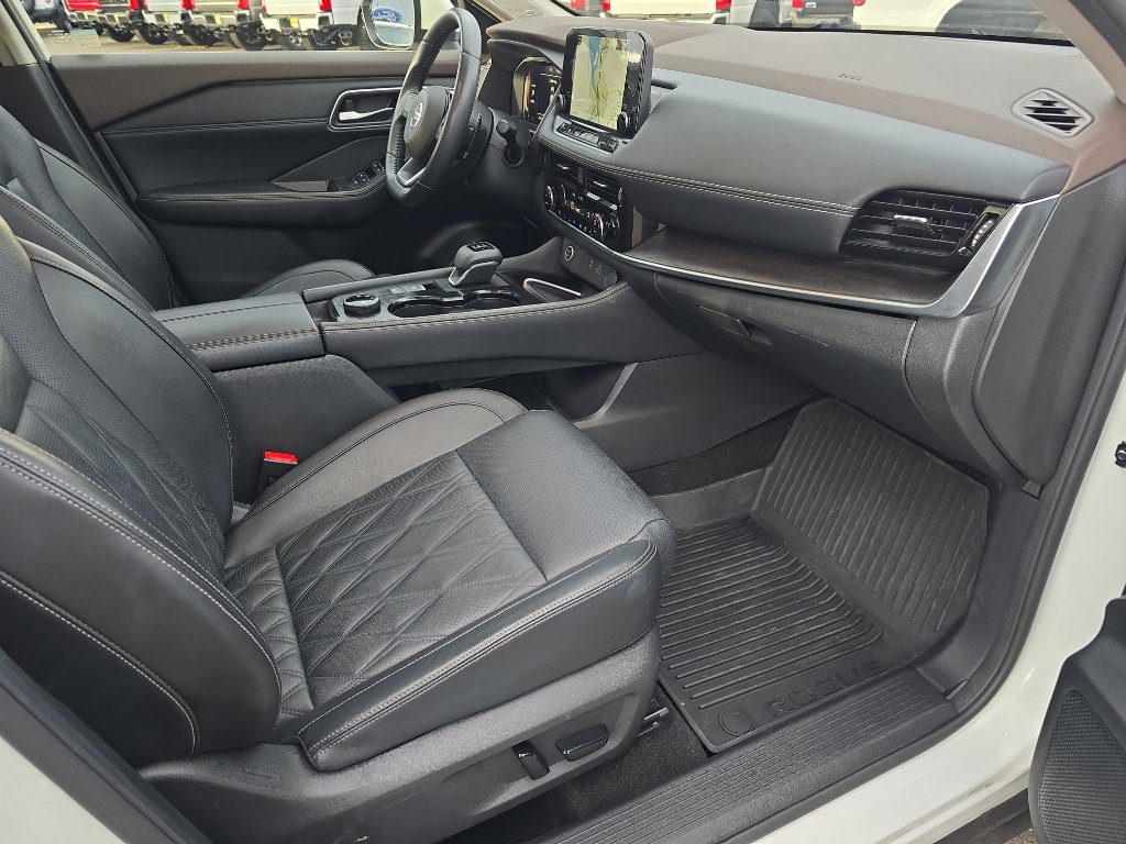 Used 2021 Nissan Rogue Platinum image 18