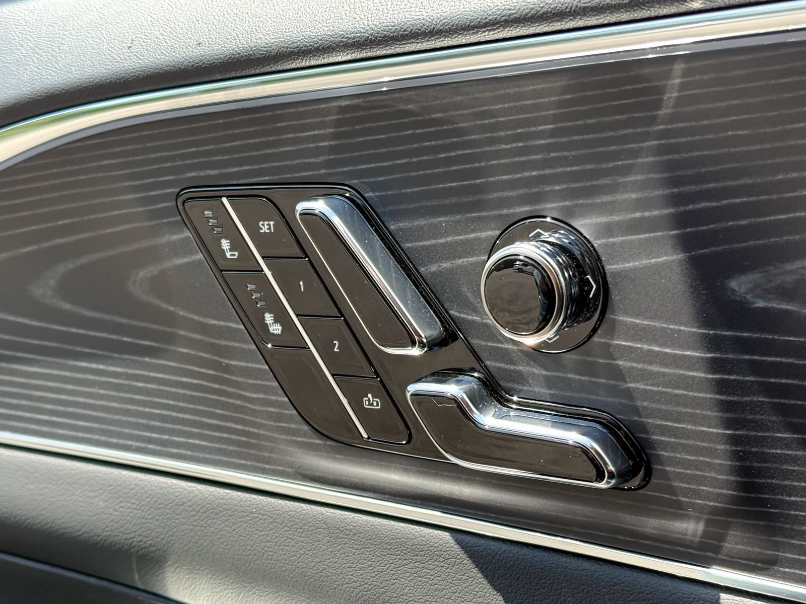Certified 2024 Cadillac Lyriq Luxury AWD/4WD image 19